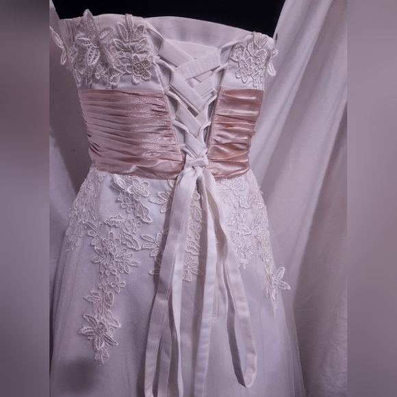 Wedding/prom dress - Picture 2 of 7